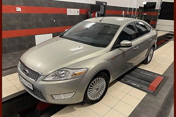 2.0 Benzyna Hatchback Titanium Nawigacja